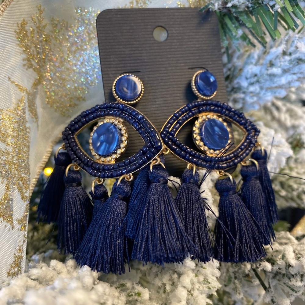 NWT trendy eye fringe earnings